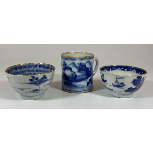 318 - A GROUP OF THREE 19TH CENTURY CHINESE BLUE AND WHITE ITEMS, TWO TEA BOWLS AND SMALL MUG