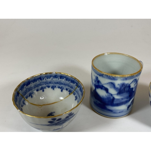 318 - A GROUP OF THREE 19TH CENTURY CHINESE BLUE AND WHITE ITEMS, TWO TEA BOWLS AND SMALL MUG