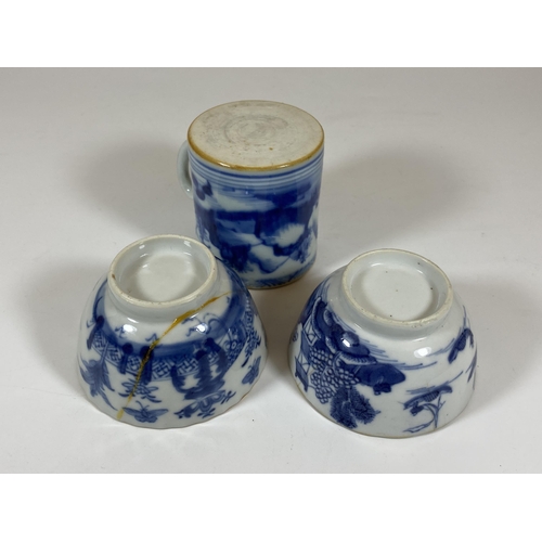 318 - A GROUP OF THREE 19TH CENTURY CHINESE BLUE AND WHITE ITEMS, TWO TEA BOWLS AND SMALL MUG