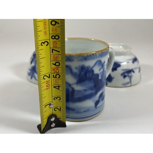 318 - A GROUP OF THREE 19TH CENTURY CHINESE BLUE AND WHITE ITEMS, TWO TEA BOWLS AND SMALL MUG