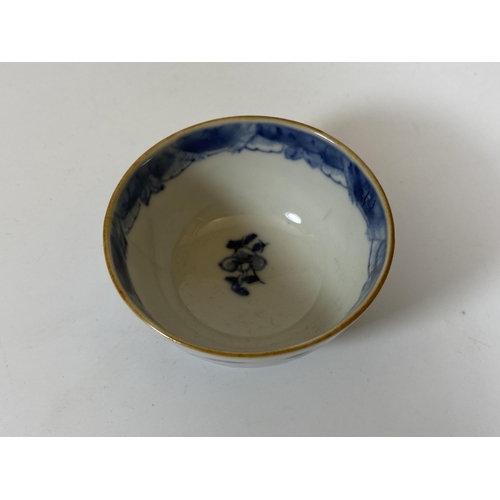 320 - A 19TH CENTURY QING CHINESE BLUE AND WHITE PORCELAIN TEA BOWL, HEIGHT 4.5CM