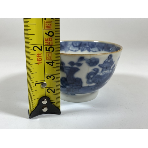 320 - A 19TH CENTURY QING CHINESE BLUE AND WHITE PORCELAIN TEA BOWL, HEIGHT 4.5CM