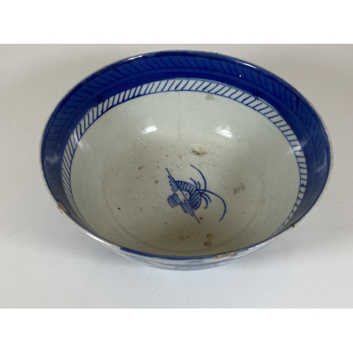 323 - A 19TH CENTURY CHINESE BLUE AND WHITE PORCELAIN BOWL WITH PAGODA DESIGN, DIAMETER 17CM