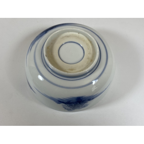 327 - A CHINESE BLUE AND WHITE PORCELAIN BRUSH WASHER DISH, DIAMETER 11CM