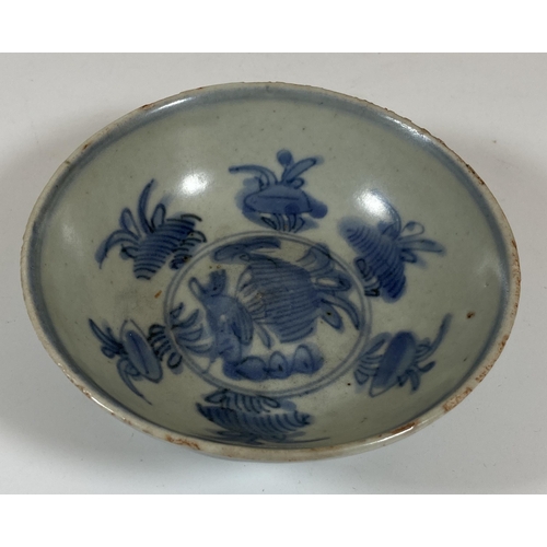 338 - A BELIEVED MING DYNASTY CHINESE BLUE AND WHITE PORCELAIN BOWL, DIAMETER 11CM