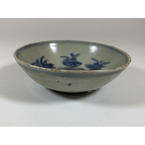 338 - A BELIEVED MING DYNASTY CHINESE BLUE AND WHITE PORCELAIN BOWL, DIAMETER 11CM