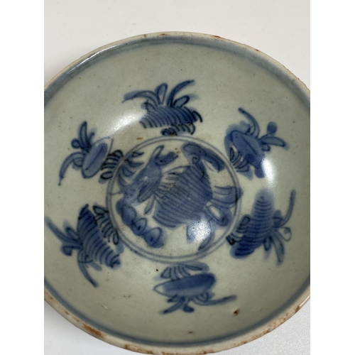 338 - A BELIEVED MING DYNASTY CHINESE BLUE AND WHITE PORCELAIN BOWL, DIAMETER 11CM