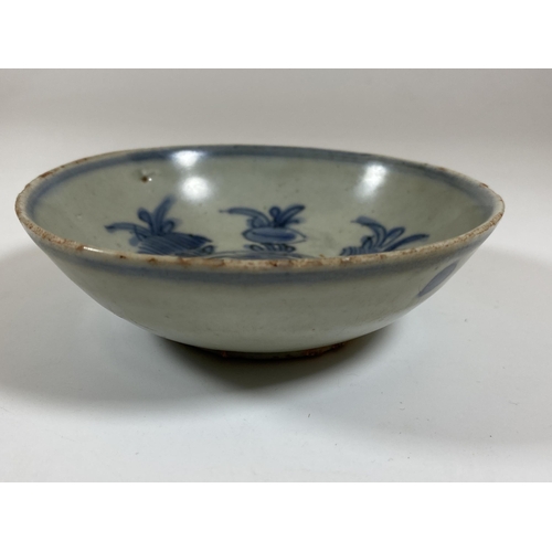 338 - A BELIEVED MING DYNASTY CHINESE BLUE AND WHITE PORCELAIN BOWL, DIAMETER 11CM