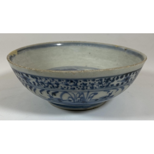 339 - A BELIEVED MING DYNASTY CHINESE BLUE AND WHITE PORCELAIN BOWL, SIX CHARACTER MARK TO BASE DIAMETER 2... 