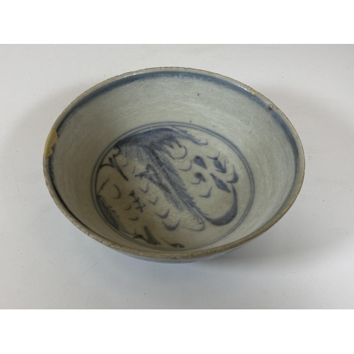 339 - A BELIEVED MING DYNASTY CHINESE BLUE AND WHITE PORCELAIN BOWL, SIX CHARACTER MARK TO BASE DIAMETER 2... 