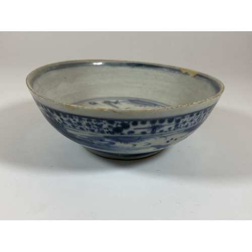 339 - A BELIEVED MING DYNASTY CHINESE BLUE AND WHITE PORCELAIN BOWL, SIX CHARACTER MARK TO BASE DIAMETER 2... 