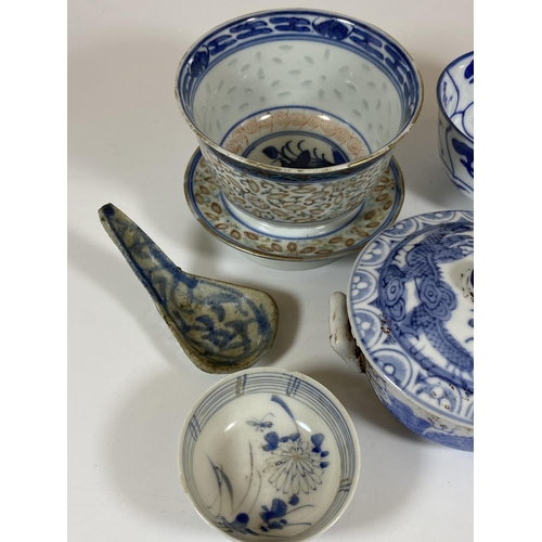 340 - A COLLECTION OF CHINESE BLUE AND WHITE PORCELAIN ITEMS, MING STYLE SPOON, RICE BOWL, LIDDED DRAGON P... 