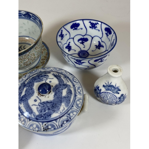 340 - A COLLECTION OF CHINESE BLUE AND WHITE PORCELAIN ITEMS, MING STYLE SPOON, RICE BOWL, LIDDED DRAGON P... 