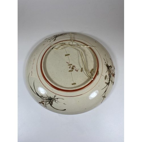 342 - A LARGE JAPANESE KUTANI CRANE POTTERY CHARGER, DIAMETER 34CM