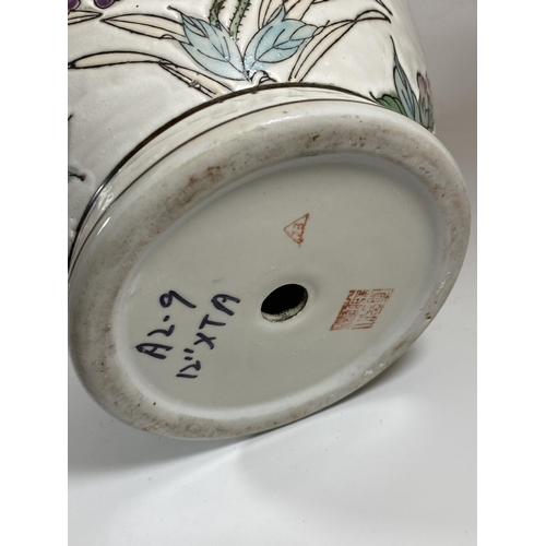 352 - A LARGE 20TH CENTURY CHINESE FLORAL DESIGN VASE, BASE HAS BEEN CONVERTED FOR A LAMP, HEIGHT 31CM