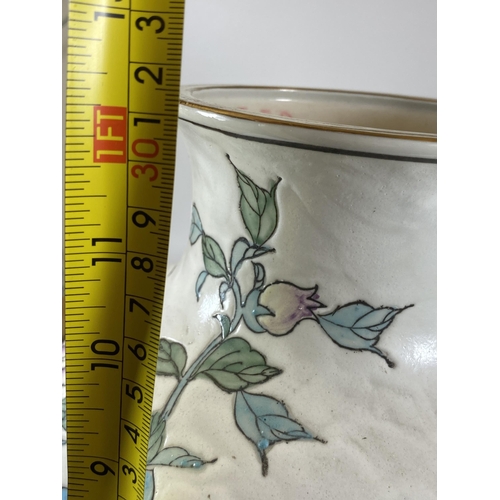 352 - A LARGE 20TH CENTURY CHINESE FLORAL DESIGN VASE, BASE HAS BEEN CONVERTED FOR A LAMP, HEIGHT 31CM