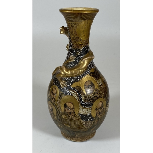 354 - A JAPANESE MEIJI PERIOD (1868-1912) SATSUMA FIGURAL DESIGN VASE, HEIGHT 19CM