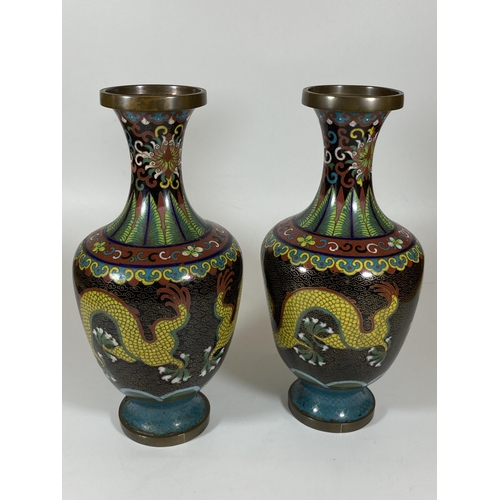 358 - A PAIR OF ORIENTAL CLOISONNE DRAGON DESIGN VASES, HEIGHT 25CM