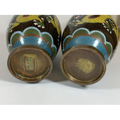 358 - A PAIR OF ORIENTAL CLOISONNE DRAGON DESIGN VASES, HEIGHT 25CM