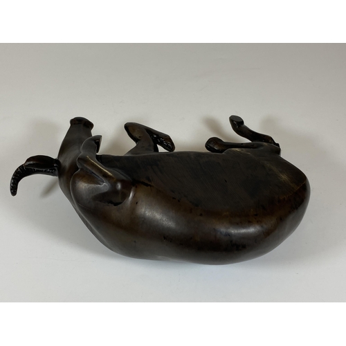 362 - A HEAVY SOLID BRONZE CHINESE MODEL OF AN OX, APPROX LENGTH 23CM