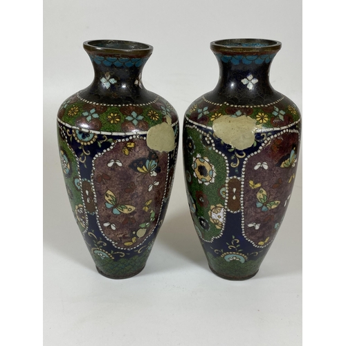 363 - A PAIR OF JAPANESE MEIJI PERIOD (1868-1912) BUTTERFLY DESIGN CLOISONNE VASES, HEIGHT 19CM