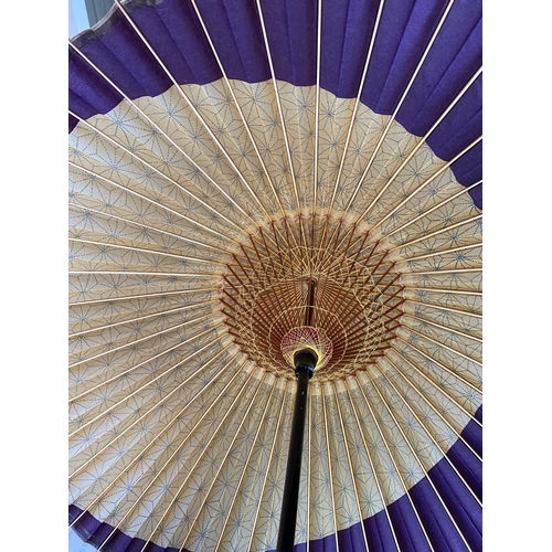 368 - A VINTAGE JAPANESE PARASOL UMBRELLA WITH GEOMETRIC INTERIOR DESIGN, LENGTH 73CM