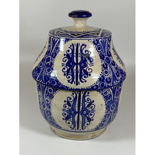 369 - A LARGE VINTAGE IZNIK MIDDLE EASTERN LIDDED BLUE AND WHITE POT, SIGNED TO BASE, HEIGHT 27CM