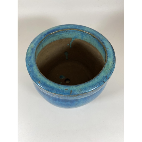 373 - A 20TH CENTURY CHINESE TURQUOISE POTTERY PLANTER, HEIGHT 15CM