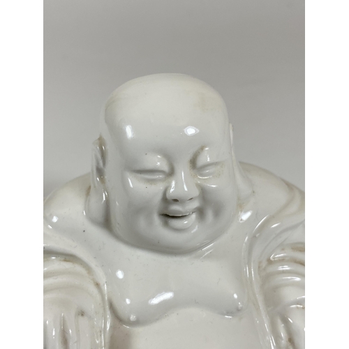 376 - A CHINESE BLANC DE CHINE PORCELAIN MODEL OF A BUDDHA, HEIGHT 10CM