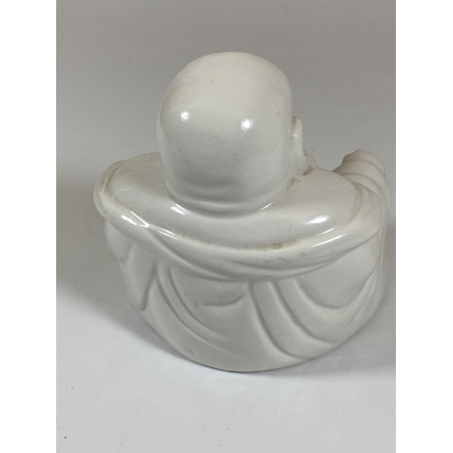 376 - A CHINESE BLANC DE CHINE PORCELAIN MODEL OF A BUDDHA, HEIGHT 10CM