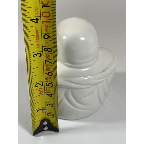 376 - A CHINESE BLANC DE CHINE PORCELAIN MODEL OF A BUDDHA, HEIGHT 10CM