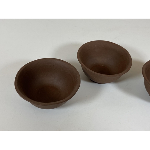 378 - A SET OF THREE CHINESE YIXING STYLE CLAY TEA BOWLS, DIAMETER 6CM