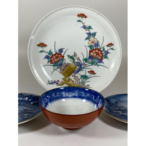 379 - A GROUP OF FOUR ORIENTAL PORCELAIN ITEMS, FLORAL PLATE, JAPANESE PLATES AND BOWL