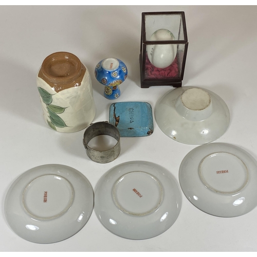 381 - A MIXED LOT OF CHINESE AND ORIENTAL ITEMS TO INCLUDE ENAMEL DISH, WHITE METAL DRAGON NAPKIN, CASED E... 