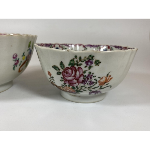 383 - TWO 19TH CENTURY CHINESE FAMILLE ROSE BOWLS, LARGEST DIAMETER 14CM