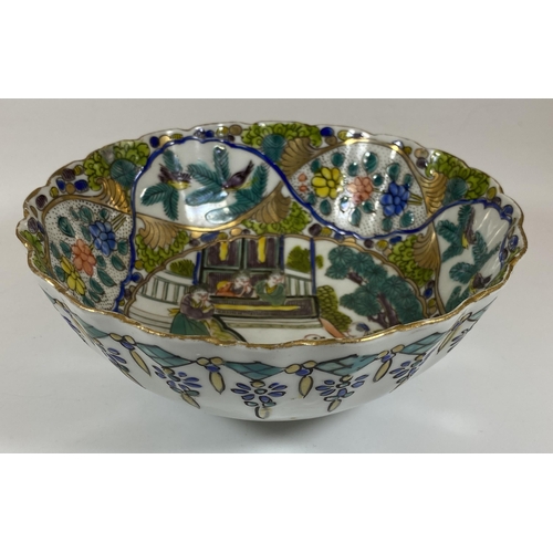 389 - A CHINESE FAMILLE VERTE ENAMEL DESIGN BOWL WITH FIGURAL INNER DESIGN, DIAMETER 17.5CM