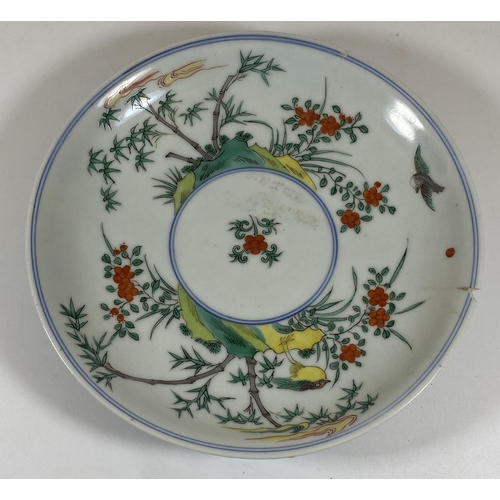 393 - A CHINESE PORCELAIN PLATE WITH BIRD AND FLORAL DESIGN, SIX CHARACTER DOUBLE RING MARK TO BASE, DIAME... 