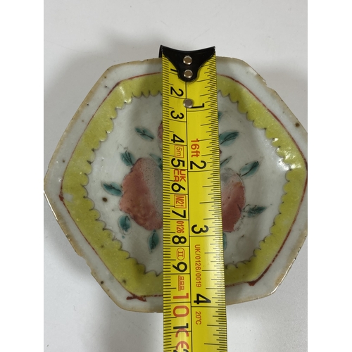 395 - A 19TH CENTURY CHINESE FAMILLE JAUNE PEACH BLOSSOM FOOTED DISH, DIAMETER 10CM