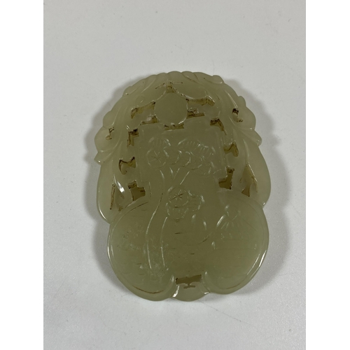 396 - A CHINESE JADEITE JADE STYLE CARVED PENDANT PLAQUE, LENGTH 6CM