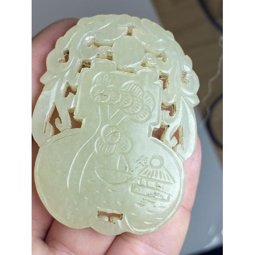 396 - A CHINESE JADEITE JADE STYLE CARVED PENDANT PLAQUE, LENGTH 6CM