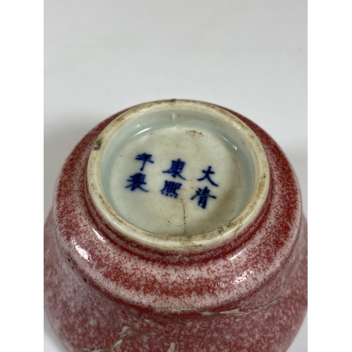 397 - A CHINESE SANG DE BOEUF EFFECT MOTTLED GLAZE BOWL, SIX CHARACTER MARK TO BASE, HEIGHT 6CM