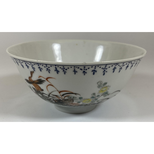 398 - A CHINESE PORCELAIN BOWL WITH BIRD AND FLORAL DESIGN, QIANLONG SEAL MARK TO BASE, DIAMETER 12.5CM