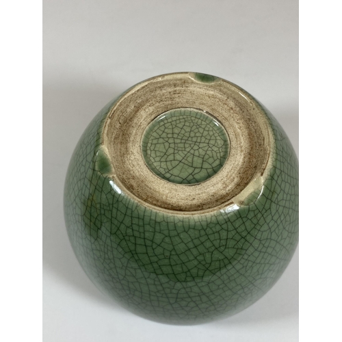 402 - A CHINESE CELADON CRACKLE GLAZE PORCELAIN POT / VASE, HEIGHT 9.5CM