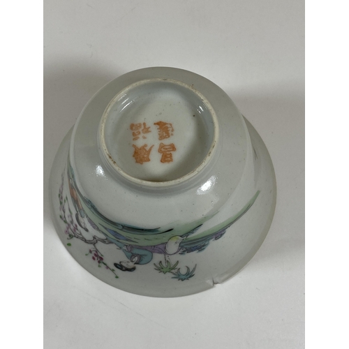 406 - AN EARLY 20TH CENTURY CHINESE PORCELAIN BOWL WITH FIGURAL DESIGN, FOUR CHARACTER MARK TO BASE, HEIGH... 