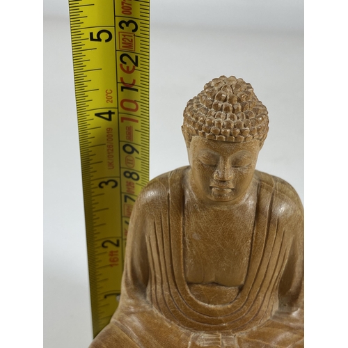 464 - A CARVED WOODEN TIBETAN MODEL OF A BUDDHA, HEIGHT 12CM