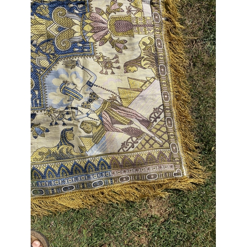 476 - A VINTAGE EGYPTIAN SILK WALL HANGING / THROW, 127 X 127CM