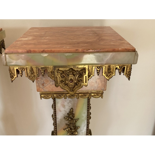 1 - AN IMPRESSIVE PAIR OF ITALIAN ONYX AND MARBLE PEDESTAL COLUMNS WITH SWIVEL FIZEL SQUARE TOPS AND BRO... 