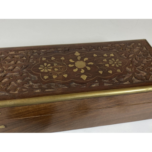 106 - A MIXED LOT TO INCLUDE CARVED WOODEN BOX, TORTOISESHELL EFFECT BOX (A/F), HALLMARKED SILVER SMOKY QU... 