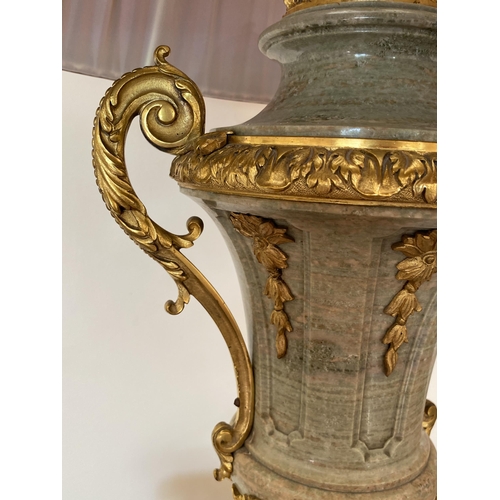 2 - AN IMPRESSIVE PAIR OF ITALIAN MARBLE AND BRONZE ORMELU TWIN HANDLED TABLE LAMPS, HEIGHT 47CM EXCLUDI... 