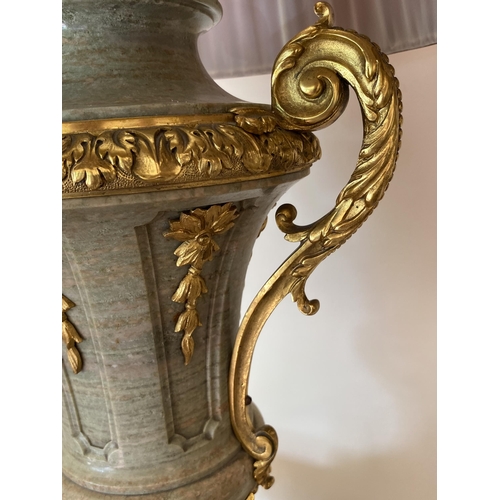 2 - AN IMPRESSIVE PAIR OF ITALIAN MARBLE AND BRONZE ORMELU TWIN HANDLED TABLE LAMPS, HEIGHT 47CM EXCLUDI... 